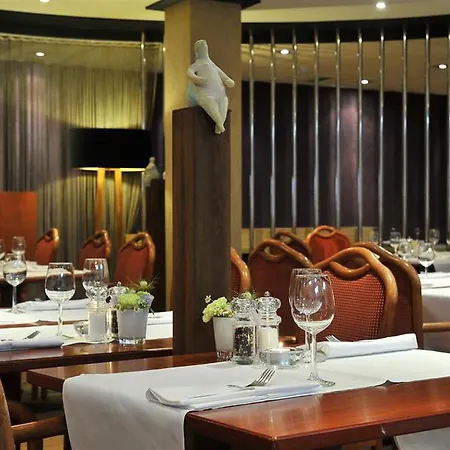 Fletcher Hotel-restaurant فيرت